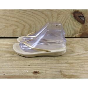 New FitFlop Sandals Womens 7 Gold Beige Iqushion Ergonomic Thong Flip Flops